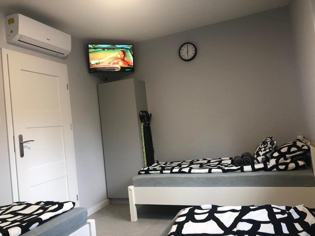 Klimatyzowane Apartamenty I Pokoje Przy Targach Кельце Экстерьер фото