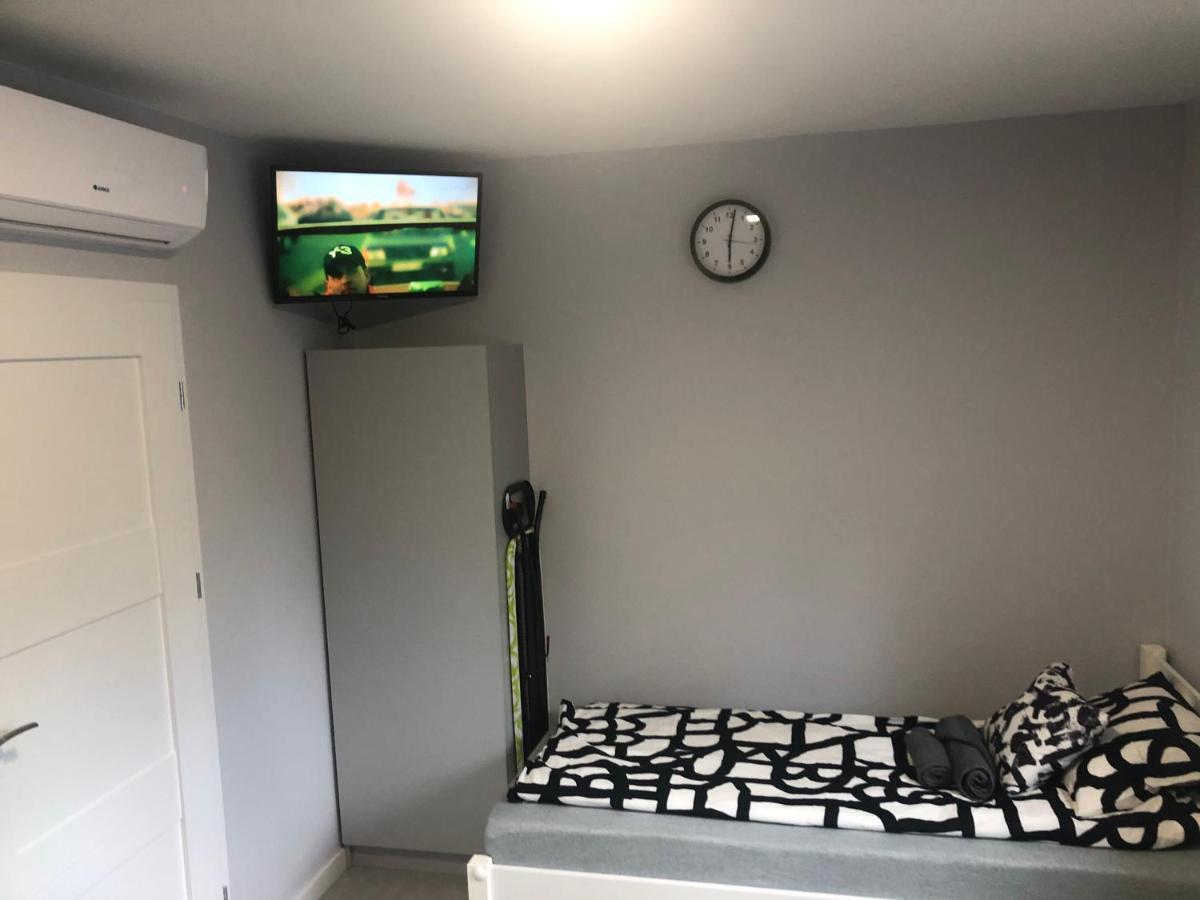 Klimatyzowane Apartamenty I Pokoje Przy Targach Кельце Экстерьер фото