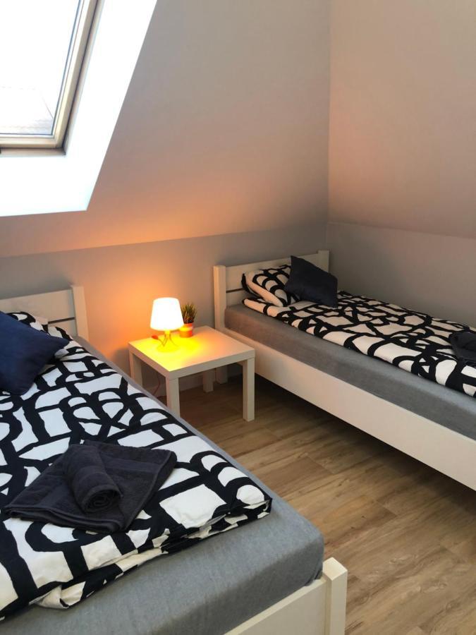 Klimatyzowane Apartamenty I Pokoje Przy Targach Кельце Экстерьер фото