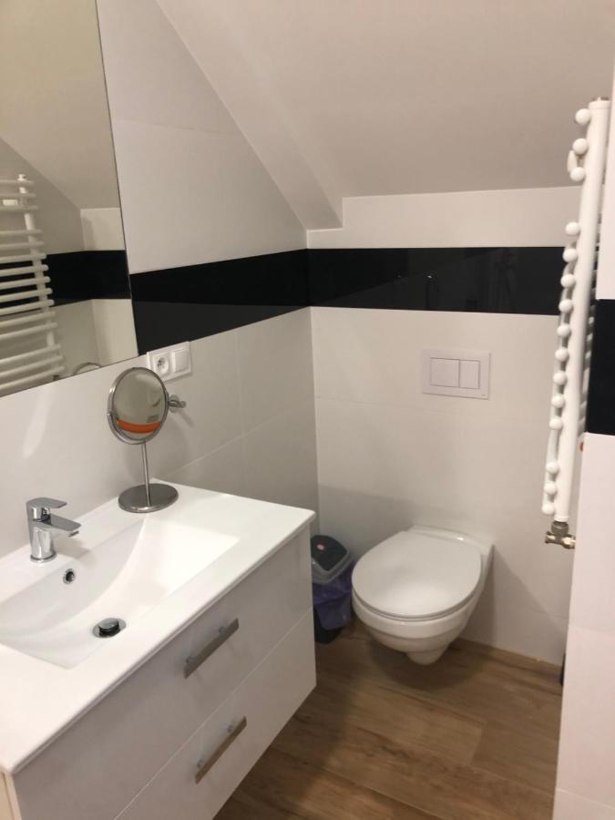 Klimatyzowane Apartamenty I Pokoje Przy Targach Кельце Экстерьер фото